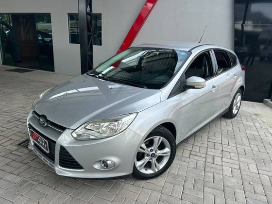 FORD FOCUS 1.6 S 16V FLEX 4P POWERSHIFT FORD FOCUS 1.6 S 16V FLEX 4P POWERSHIFT